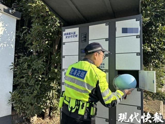 首个学生免费共享头盔驿站启用qy球友会体育扫码免费借扬州