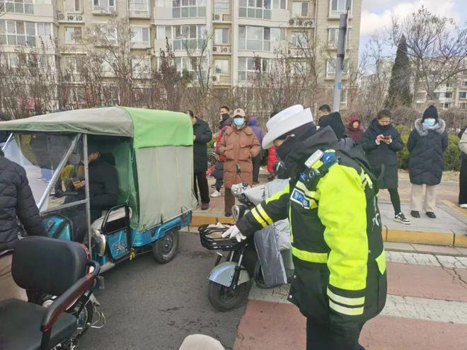 步强化校园周边交通秩序管理qy球友会网站东营交警进一(图7)