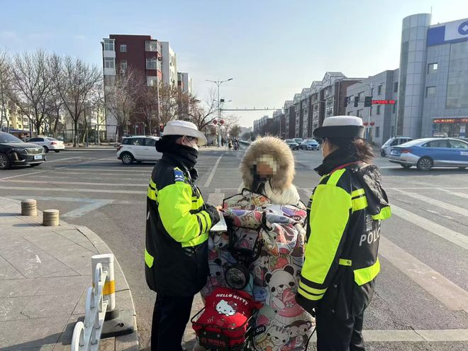 步强化校园周边交通秩序管理qy球友会网站东营交警进一(图4)
