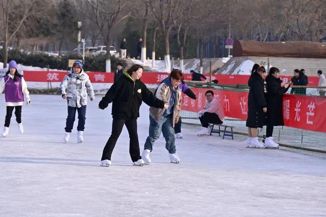 北京多所高校专业冰场对外开放千赢国际首页入口冰雪头条：(图5)