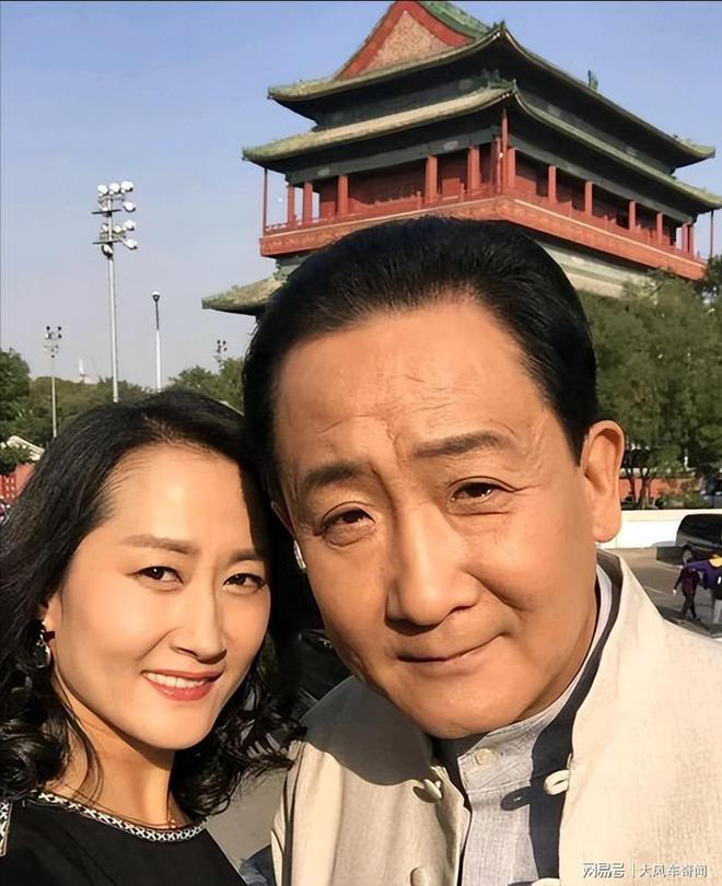 是北大高材生女儿和侄女长得很像梁天现状：66岁微微发福儿子(图14)